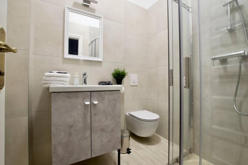 Premium Apartment By Hi5 - Astoria 4 Bedroom Budapest Extérieur photo