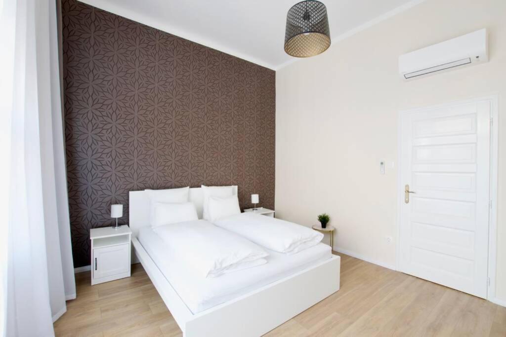 Premium Apartment By Hi5 - Astoria 4 Bedroom Budapest Extérieur photo