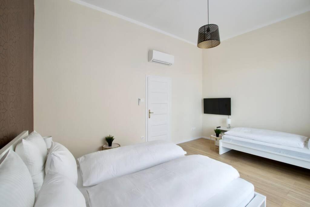 Premium Apartment By Hi5 - Astoria 4 Bedroom Budapest Extérieur photo
