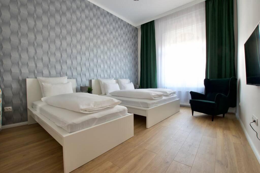 Premium Apartment By Hi5 - Astoria 4 Bedroom Budapest Extérieur photo